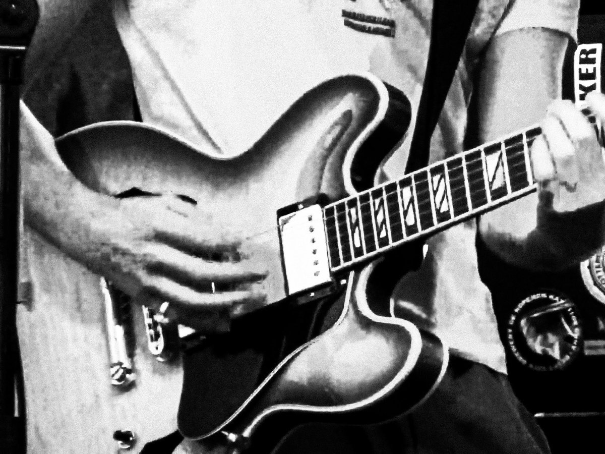 nieve ella tweet media