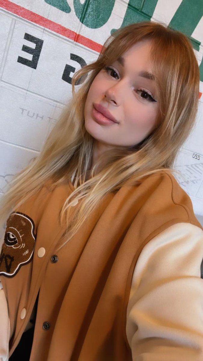 Nada contra nosso shortinho jeans puído, eu até gosto kkk mas tem LOOKS &amp; LOOKS, né? 😮‍💨

E aqui vai algumas opções pra quem quer dar aquele UP na produção sem trocar o shortinho: troque só o modelo ou o tecido, aperta o PLAY aí pra ver como funciona...