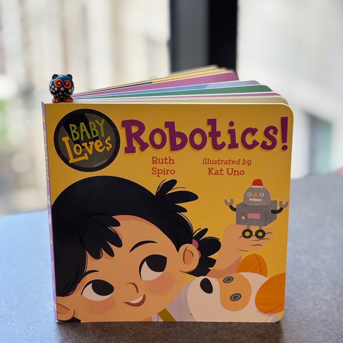 butchilitcen's tweet image. 🤖📚 Baby Loves Robotics! by Ruth Spiro and illustrated by Kat Uno. #dailybutlershelfie #STEAM #BabyLovesRobotics #RuthSpiro #KatUno @charlesbridge
