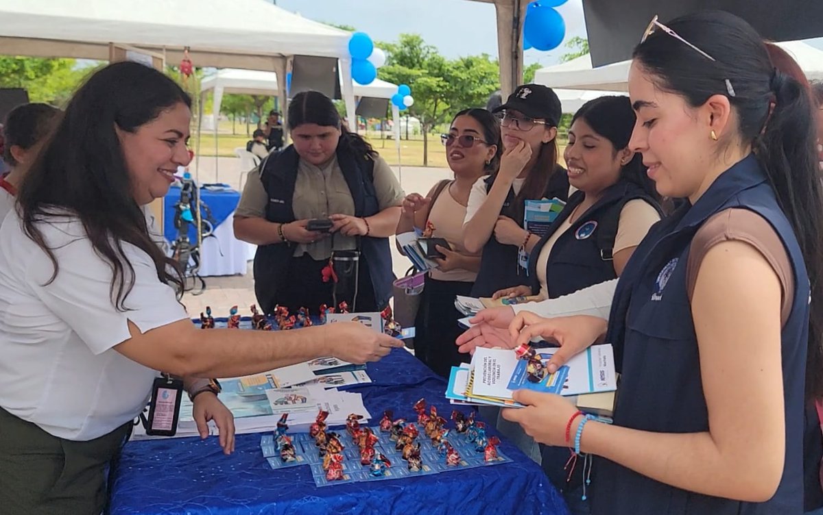 IESSElOro's tweet photo. Para promover entornos laborales saludables, en una casa abierta el Hospital General Machala 🏥abordó el tema "Prevención del acoso laboral y Violencia en el Trabajo".

Fomentamos el respeto, la empatía y la convivencia positiva como pilares fundamentales en nuestro día a día. 💙 https://t.co/xDpvNYHDdi