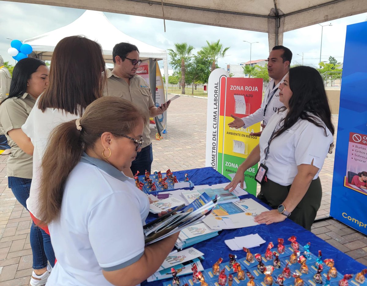 IESSElOro's tweet photo. Para promover entornos laborales saludables, en una casa abierta el Hospital General Machala 🏥abordó el tema "Prevención del acoso laboral y Violencia en el Trabajo".

Fomentamos el respeto, la empatía y la convivencia positiva como pilares fundamentales en nuestro día a día. 💙 https://t.co/xDpvNYHDdi