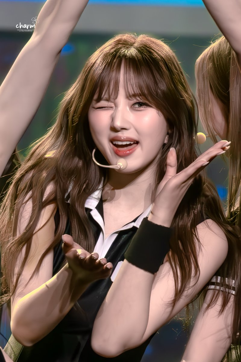 𝖼𝗁𝖺𝗋𝗆 tweet media