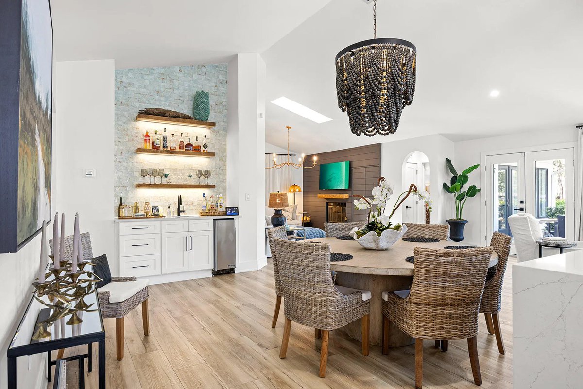Single-level. Fully remodeled. And one of the more compelling fairway + lake views in Sandestin.

That combination doesn’t show up often.

3BR | 2BA | St. Andrews
Details 👇
destinrealestatesales.com/blog/one-level…