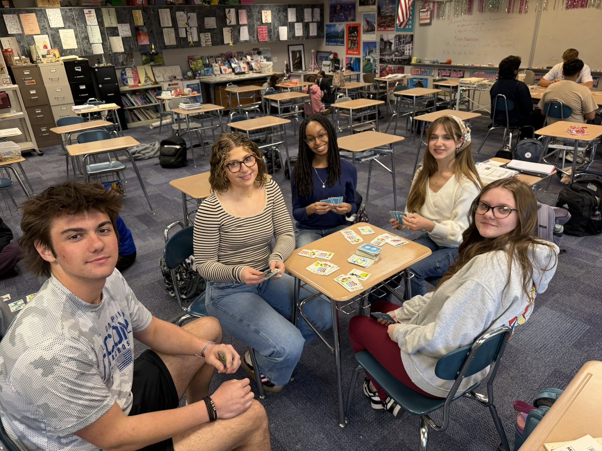 Nous avons joué Mille Bornes. C’était amusant ! 🃏🚘⚠️🛑⛔️<a href="/jhanula/">Lower Dauphin High School</a>