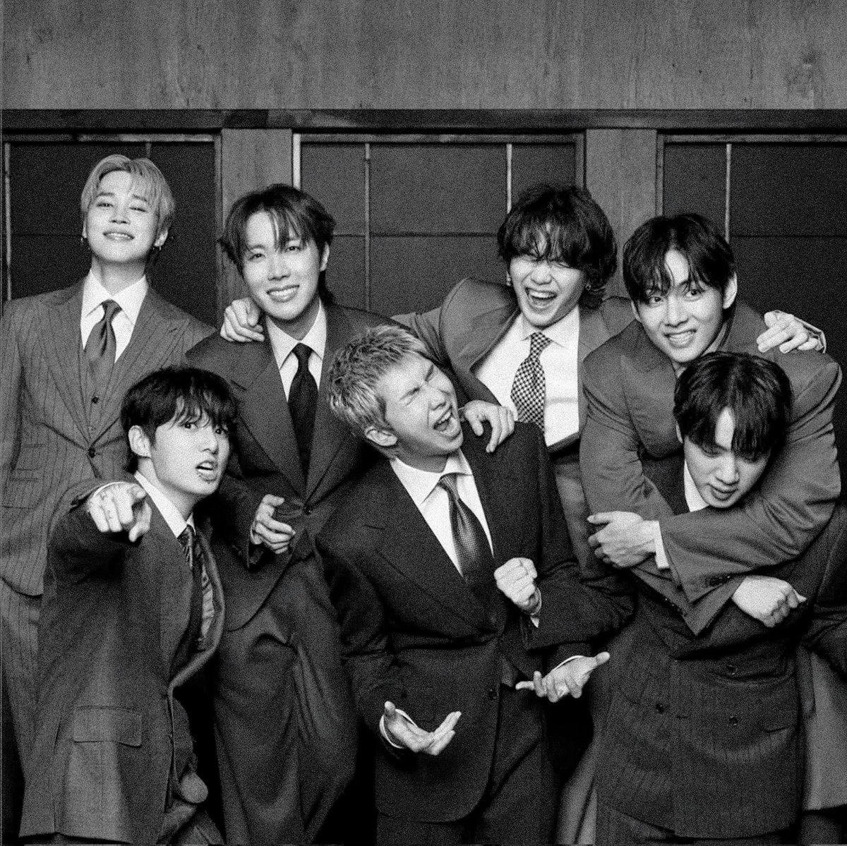 mari⁷ VAI VER O BTS 🤍. tweet media