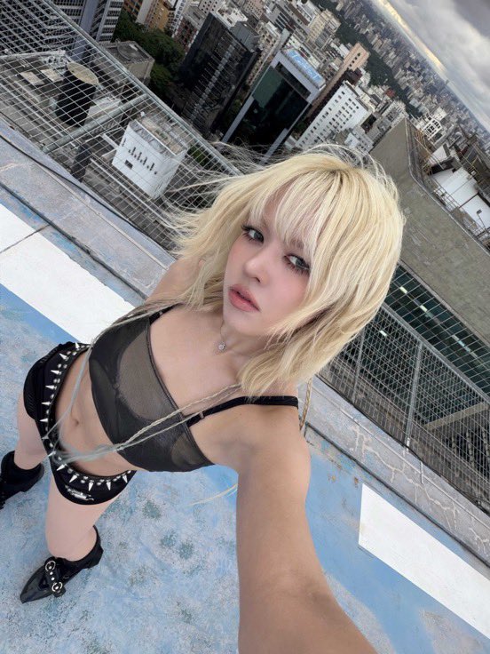 LILY France tweet media