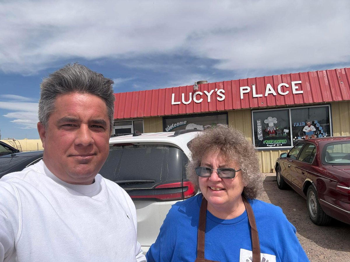 mattlautner's tweet image. #MLCFarmVisits #Colorado 

“Michelle Lautner’s Favorite Diner On The Way To Denver Each January” 

-Lucy’s Place 
-Sedgwick, Colorado 
-Exit 165 Off I-76 In Northwest Colorado

#SweetsAndTreats