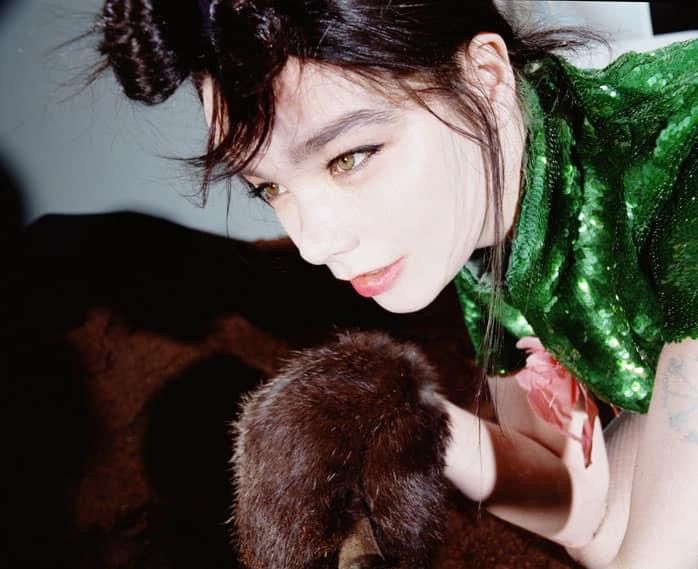 bjorkarchivee's tweet photo. Björk by Mert Alas &amp; Marcus Piggott (2000) https://t.co/WLuImF039P
