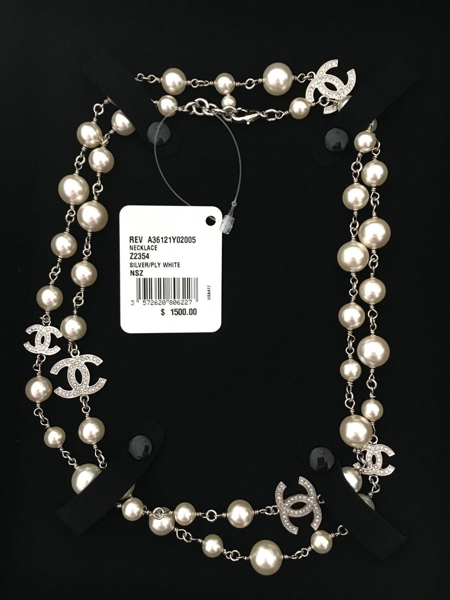 automatiquem's tweet image. I want both Chanel necklaces around my neck. They were made for me