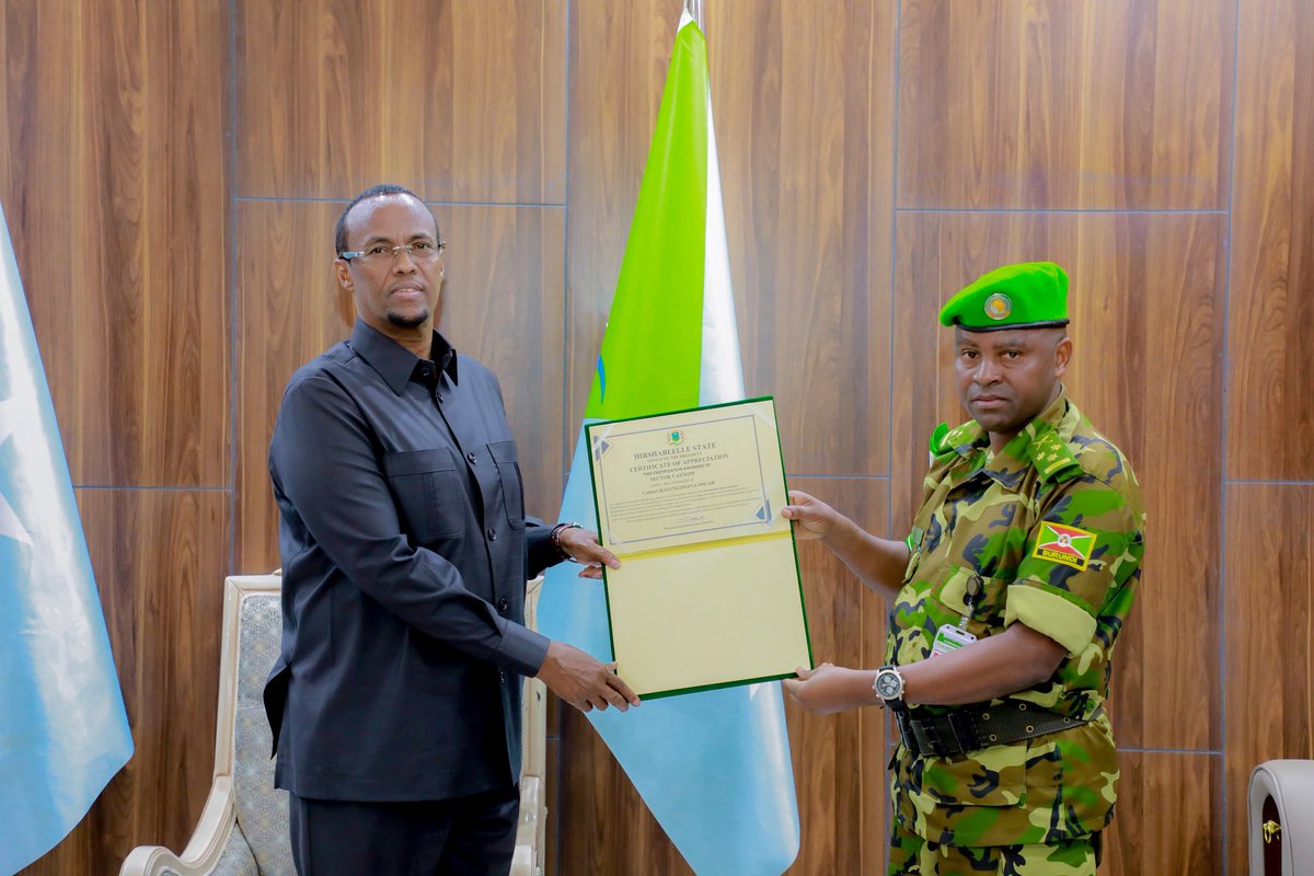 The President of Hirshabelle State, <a href="/GudlaweHussein/">Ali Gudlawe Hussein</a> ,thanked the Commander of Sector 5 of <a href="/aussom_/">AUSSOM</a> Colonel Oscar Hatungimana, who will soon hand over office to another commander. He also praised the people and the Government of #Burundi. <a href="/US2SOMALIA/">U.S. Embassy Mogadishu, Somalia</a> <a href="/UKinSomalia/">UK in Somalia🇬🇧🇸🇴</a> <a href="/UNTMIS_/">UNTMIS</a>