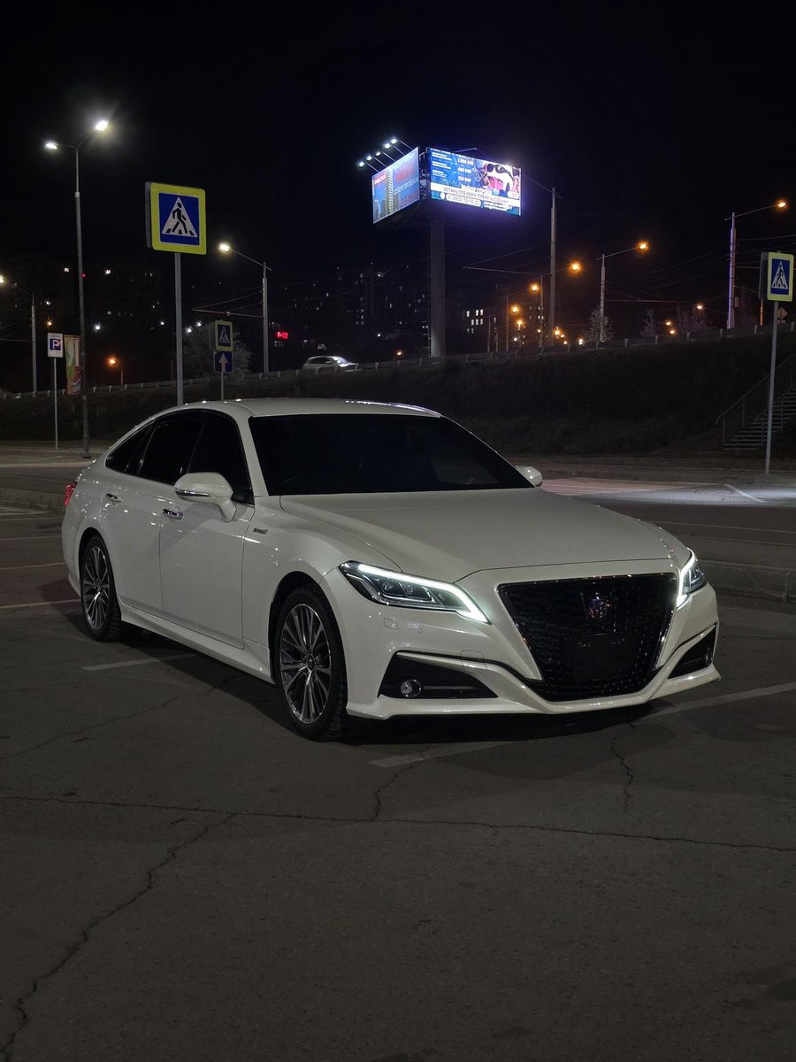 Lifeof_huddy's tweet photo. The Toyota Crown RS too😭😭 https://t.co/szKrao2Q3r