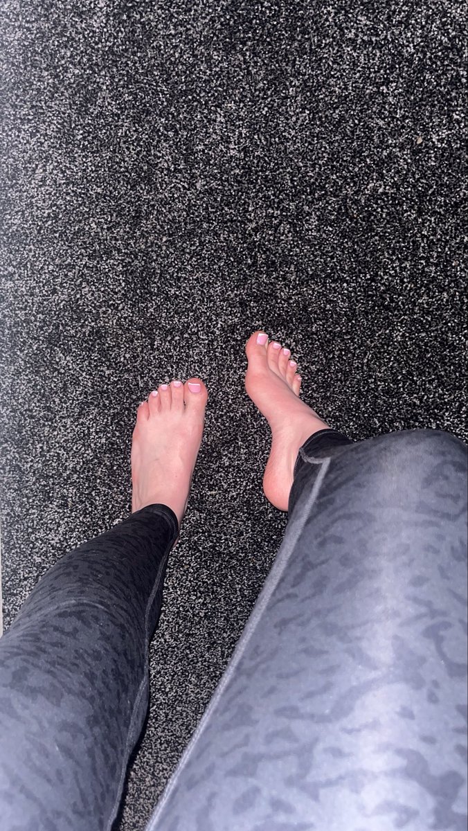 goddessof2inch's tweet photo. Best combo leggings n frenchies🫦 https://t.co/TJCfJJGzNq