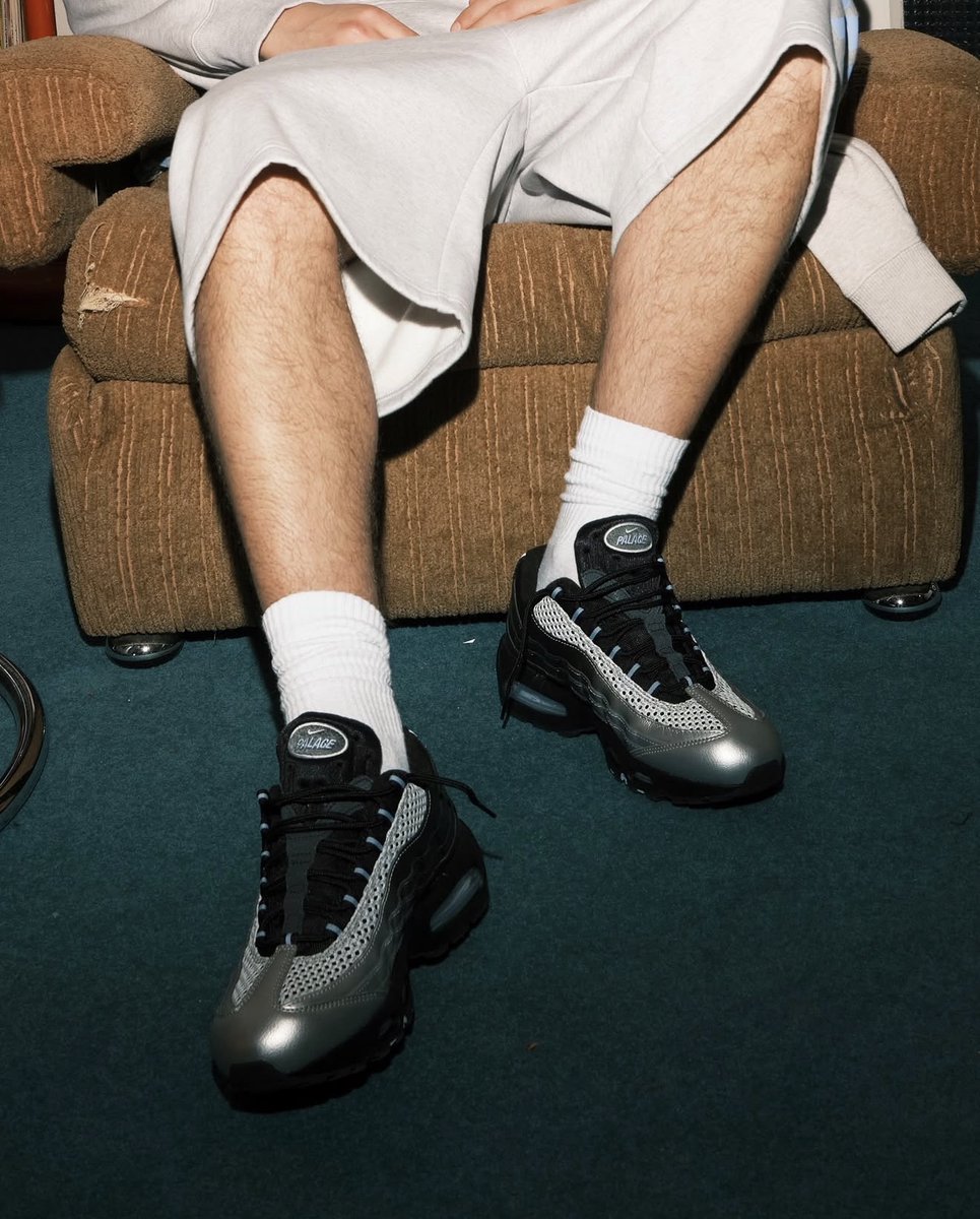 snkr_twitr's tweet photo. AD: Dropping  4/16 
Palace x Nike Air Max 95 Big Bubble 'Metallic Silver'

SNKRS US -> https://t.co/h8cWpbCiE1 https://t.co/TKdlINuug9