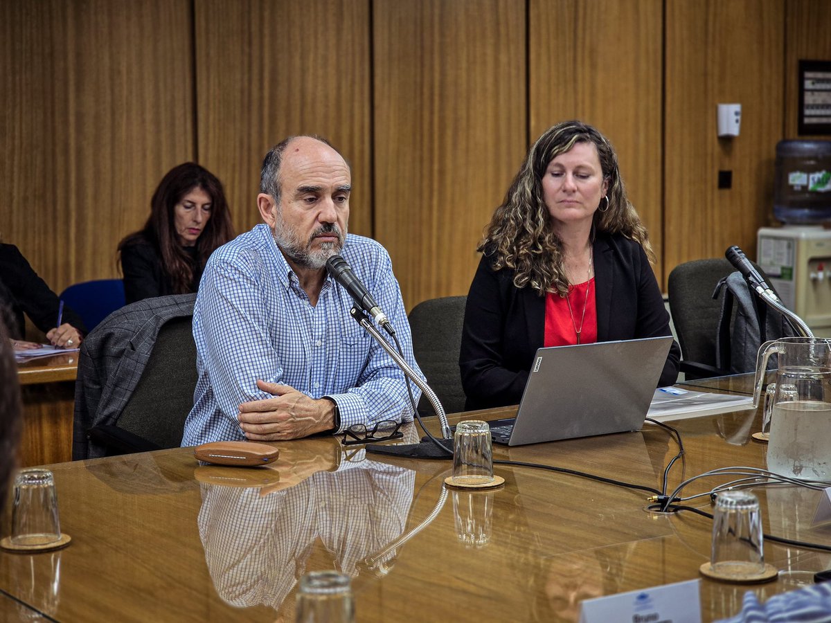 Recibimos a David González y Silvana Ravia de la Secretaría Nacional de Ciencia y Valorización del Conocimiento en <a href="/DiputadosUY/">Diputados UY</a>. Reafirmamos el compromiso de dar más espacio a la ciencia, innovación y tecnología en el <a href="/Parlamento_UY/">Parlamento del Uruguay</a>.