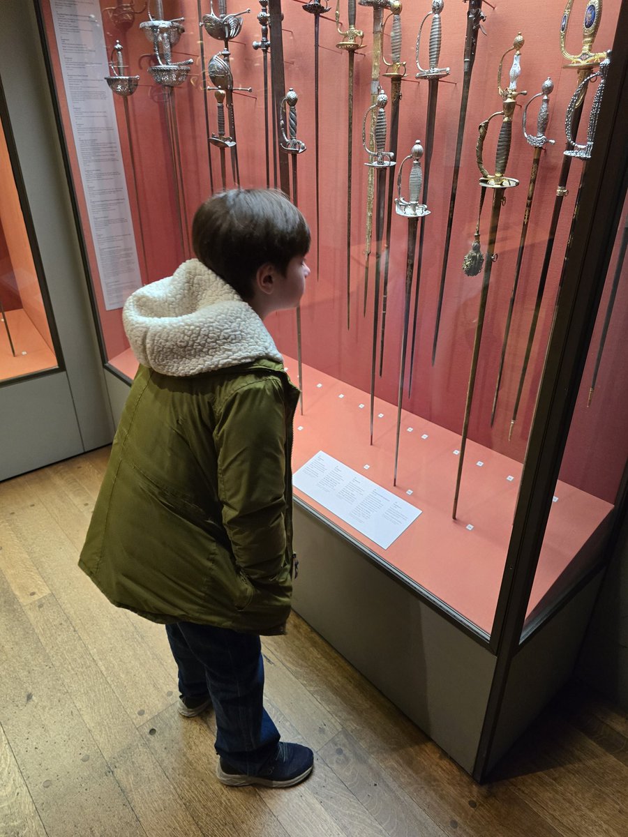 Sarah Zee tweet media