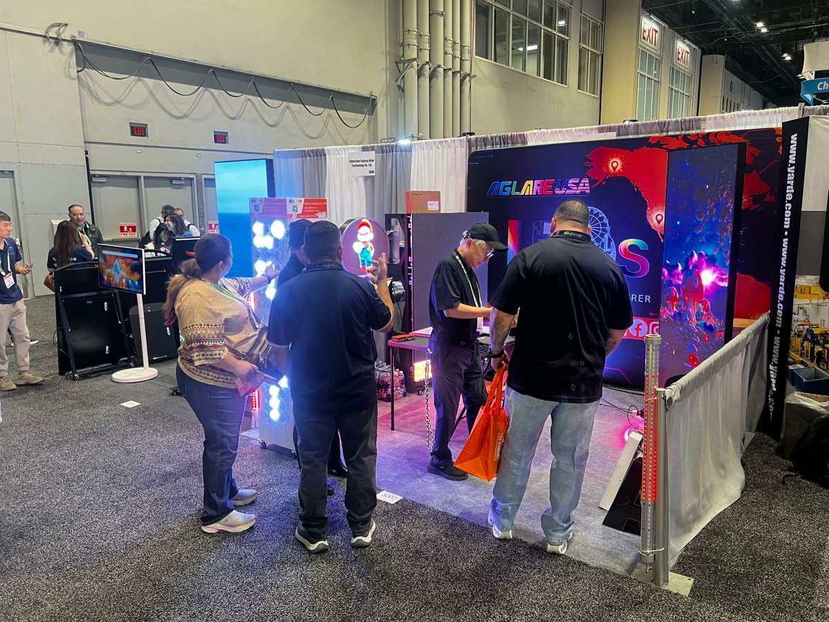 Aglare_USA's tweet image. We are LIVE at #ISASignExpo2026 and the booth is packed! Our rep says it best: "People see it live and they're completely blown away." 

Come experience it yourself at Booth 3002, Orlando. Register FREE with code 367915. 

#AglareUSA #LEDDisplays #SignExpo #PremiumLED