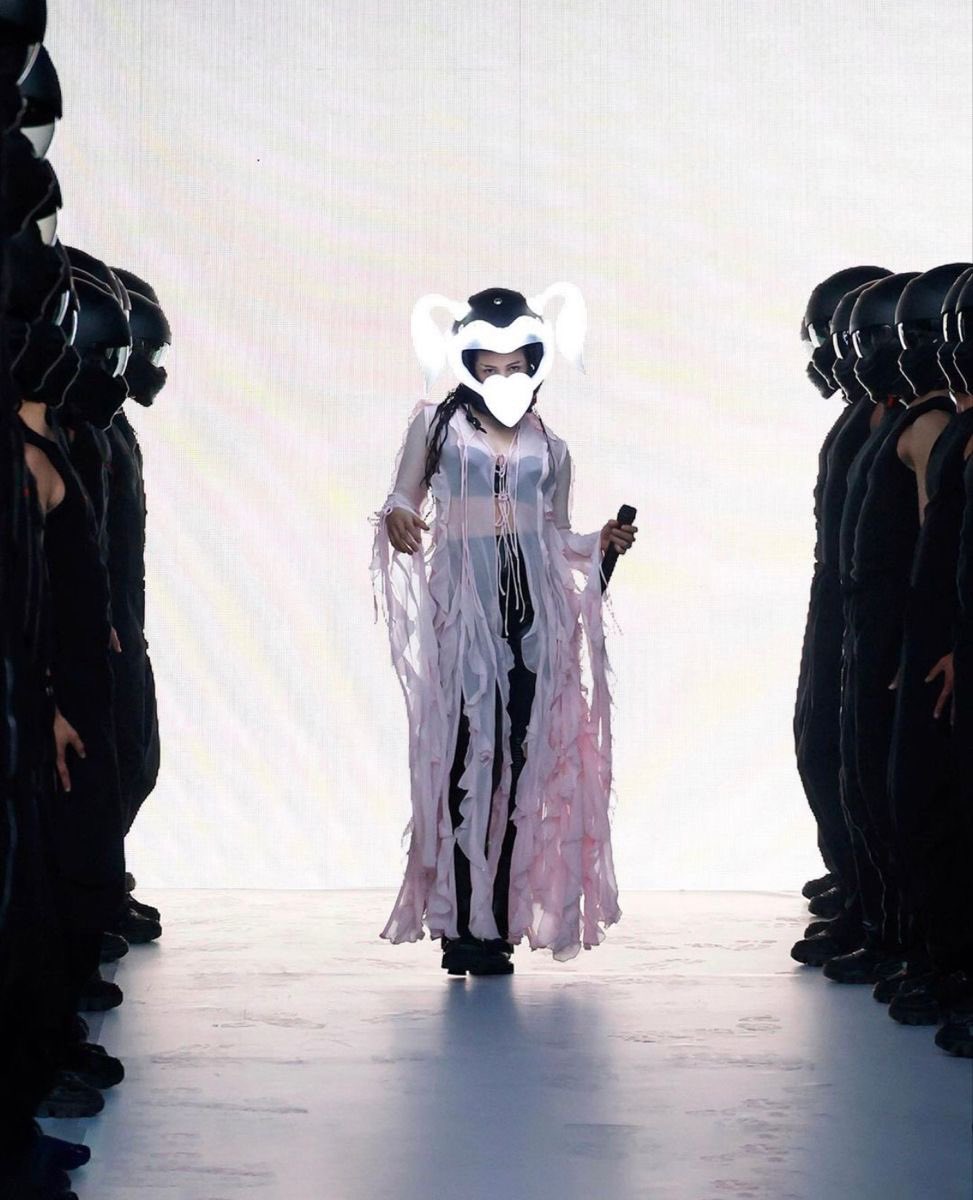 rosalía valencia ♱ tweet media