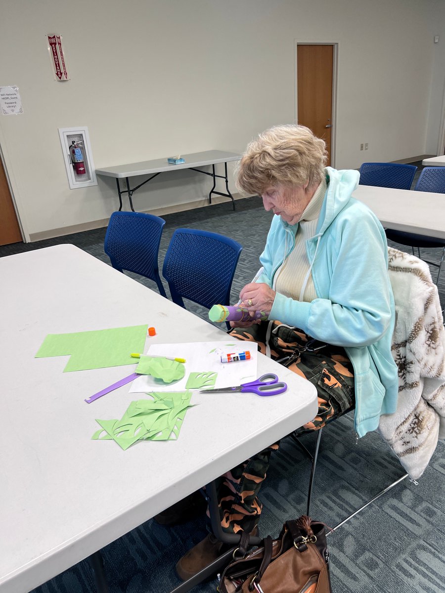 HKDPLibrary's tweet image. April showers brought our adult crafters some rain sticks! Sign up for next month now, where we will make windchimes. 

#libraryprogramming #artsandcrafts #adultcrafts #aprilshowers