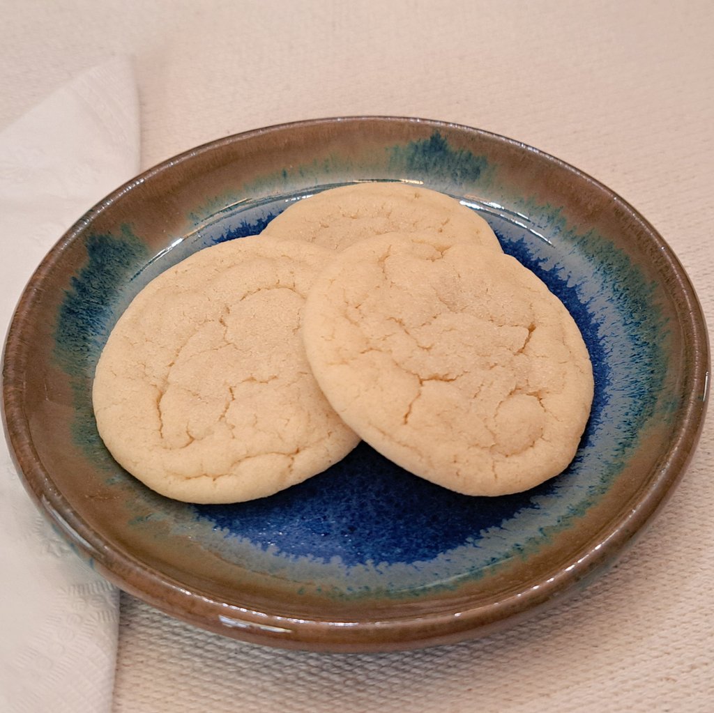 AnneSchlegel1's tweet image. After cleaning the kitchen, it's great to enjoy a buttery, pure vanilla-flavored sugar cookie!  Wishing everyone a wonderful day and evening! #delicious #homemade #Food #thursdayvibes
