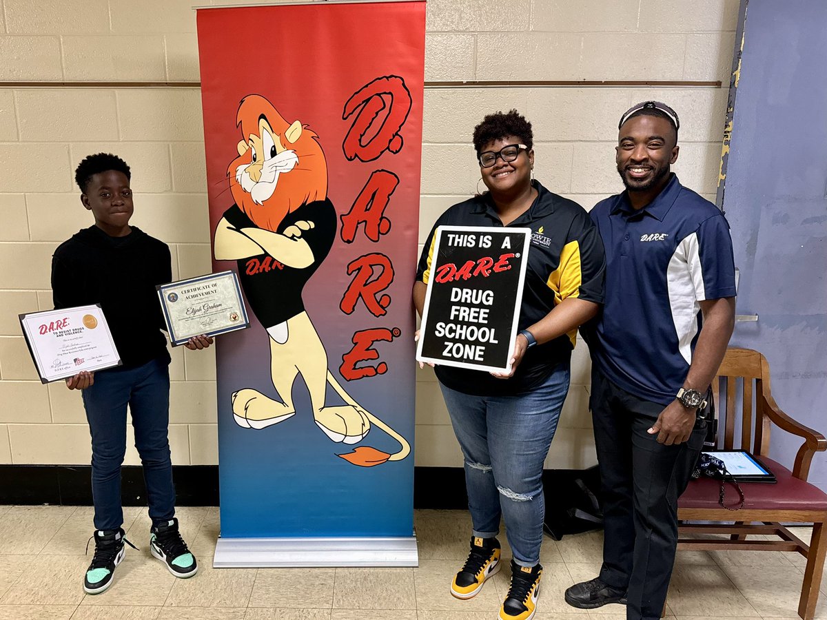 SPPDNews's tweet photo. Huge congrats to Cpl Miller, the new President of the Maryland DARE Officers Association! 🫡

After 5 years of service in PG County, he’s now leading statewide efforts to empower youth and local officers. He’s back teaching lessons at Seat Pleasant Elementary this month too! 📚👮‍♂️ https://t.co/LisxYMDTz4