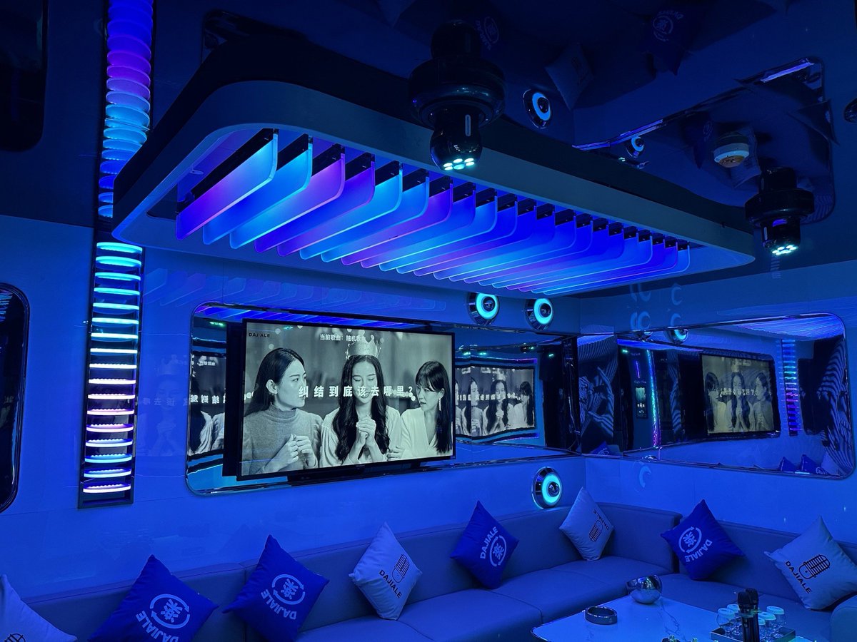 Lucy Rock tweet media