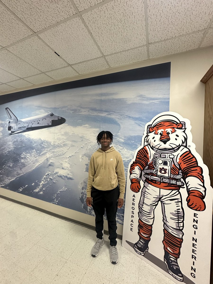 iam_bc4's tweet photo. Had a great Spring Break visiting my family in Alabama,touring the Aerospace Engineering programs at @AuburnU @AuburnEngineers &amp; @GeorgiaTech @gatechengineers ,&amp; putting in work on da field

✌🏽 🛩️ back to the DMV and ready for 🏈 prac @gcfootball @OLGCHS 

#Classof2029 #focused https://t.co/kXNPV7dIU8