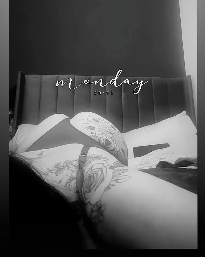 irls4life tweet media