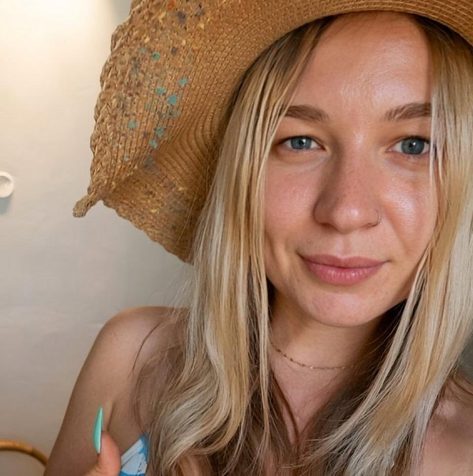 7octobre_off's tweet image. 🕯️💔 Katerina “Katya” Tavgen Goldman, 26 ans.

Elle formait des chiens-guides pour aveugles.
Une vie dédiée à aider les autres.

Le 7 octobre, au festival Nova, elle tentait de fuir.
Elle a été assassinée par le hamass.

Un destin brisé.
#7Octobre #NovaFestival #NeverForget 🕯️🎗️