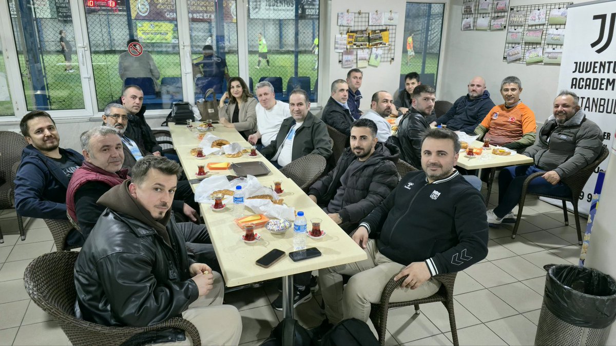 tuncayozen's tweet photo. 09 Nisan 2026 Halı Saha Meslektaş Dostluk Buluşması https://t.co/6WIo4quOv5