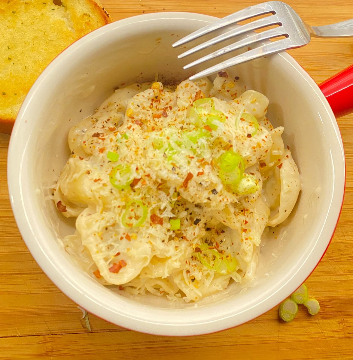 Simon_SoupPro's tweet photo. Love to travel, but miss home cooking,  #Wednesday night supper, saw this recipe for #HomeMade Sausage Tortellini  in a Alfredo sauce like a big hug 🫂 at the end of the day 🍝 Top with fresh parmigiana &amp; herbs 🌿 🌶️🍖🧀 #HomeCook #Foodie #FoodBlogger #Pasta #Dinner #Cook https://t.co/19lHukpDVN