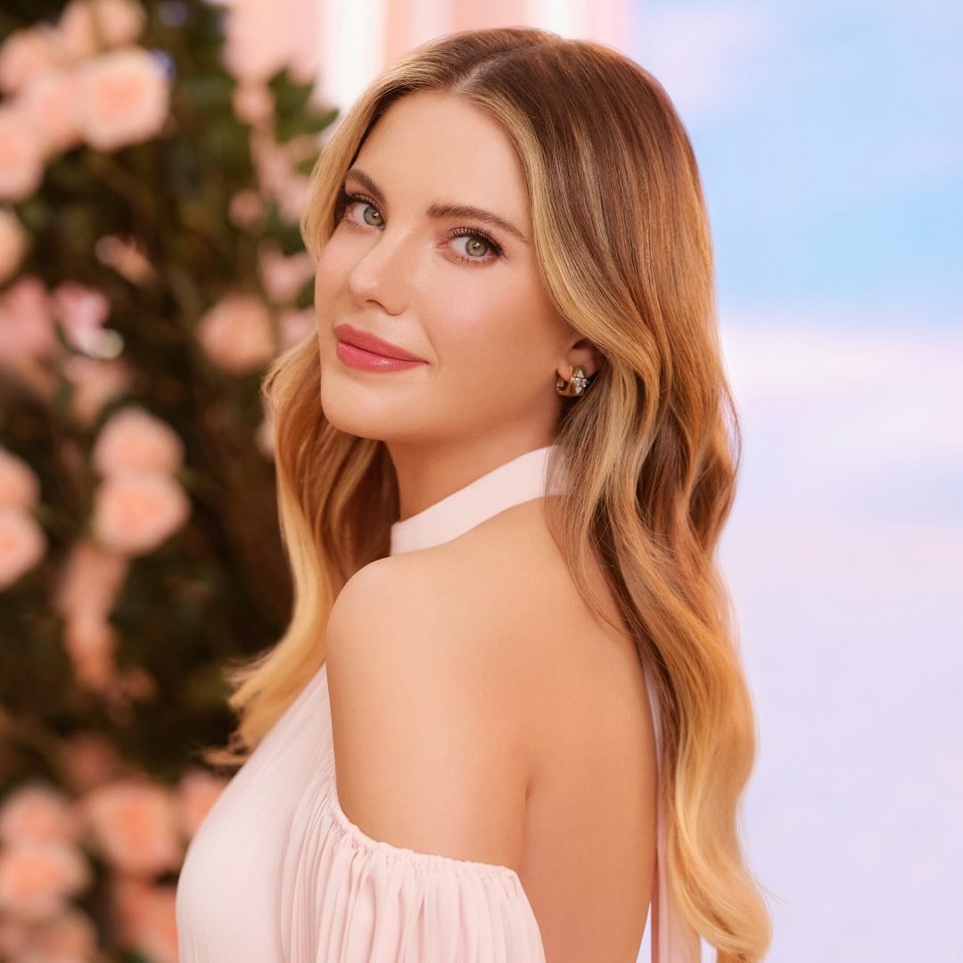 PopFestTR's tweet photo. Eda Ece, ‘Yasak Elma’ teklifini reddetti.

Onun yerine Poll Films tarafından çekilen ‘Düğünümüz Var’ aile komedisi dizisinde Binnur Kaya ile yer alacak. (Birsen Altuntaş) https://t.co/o6Ag19Or1o