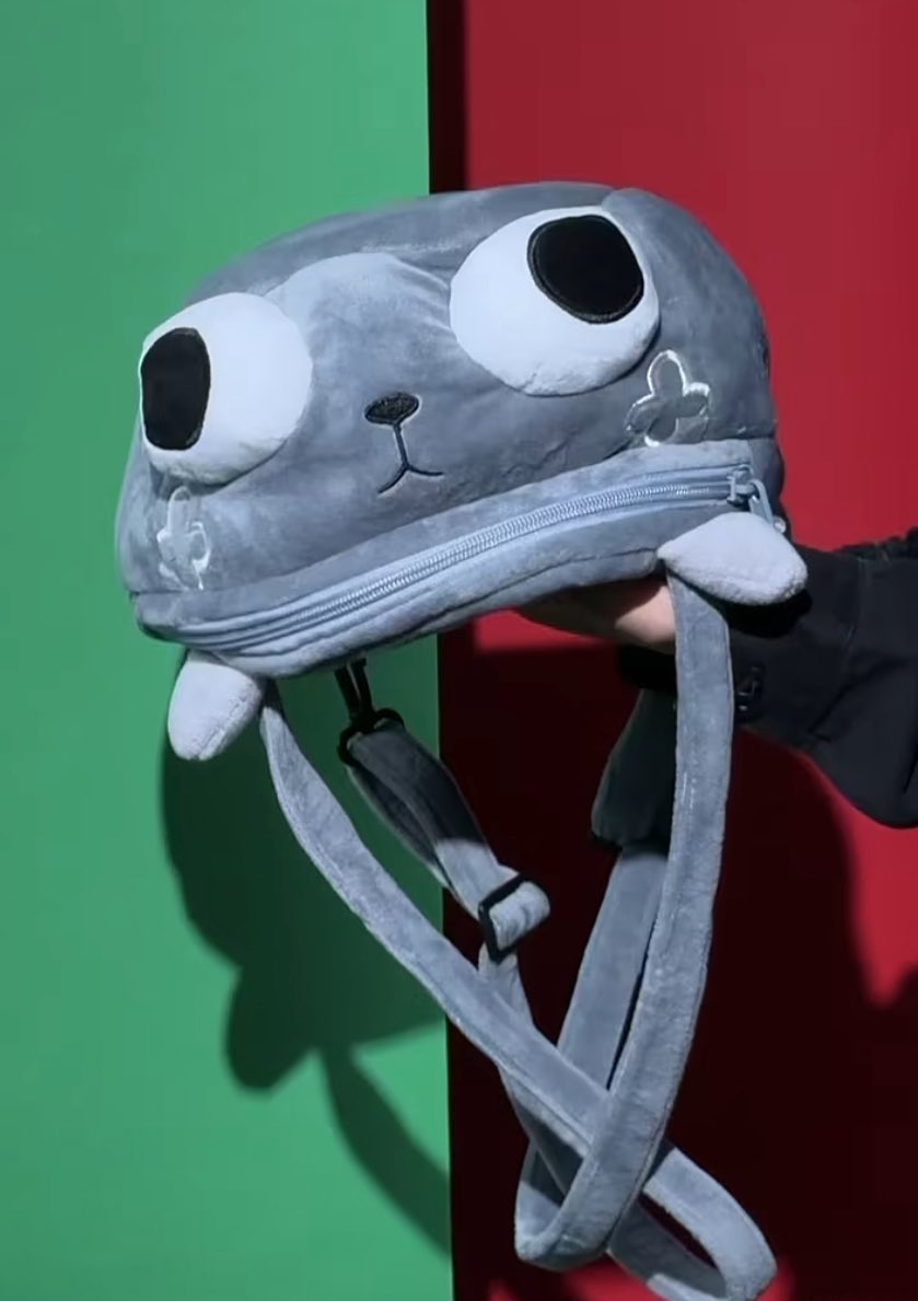 kimafuma_'s tweet image. THE PEBBLE BAG IS NOW AVAILABLE AT HOT TOPIC!!!!