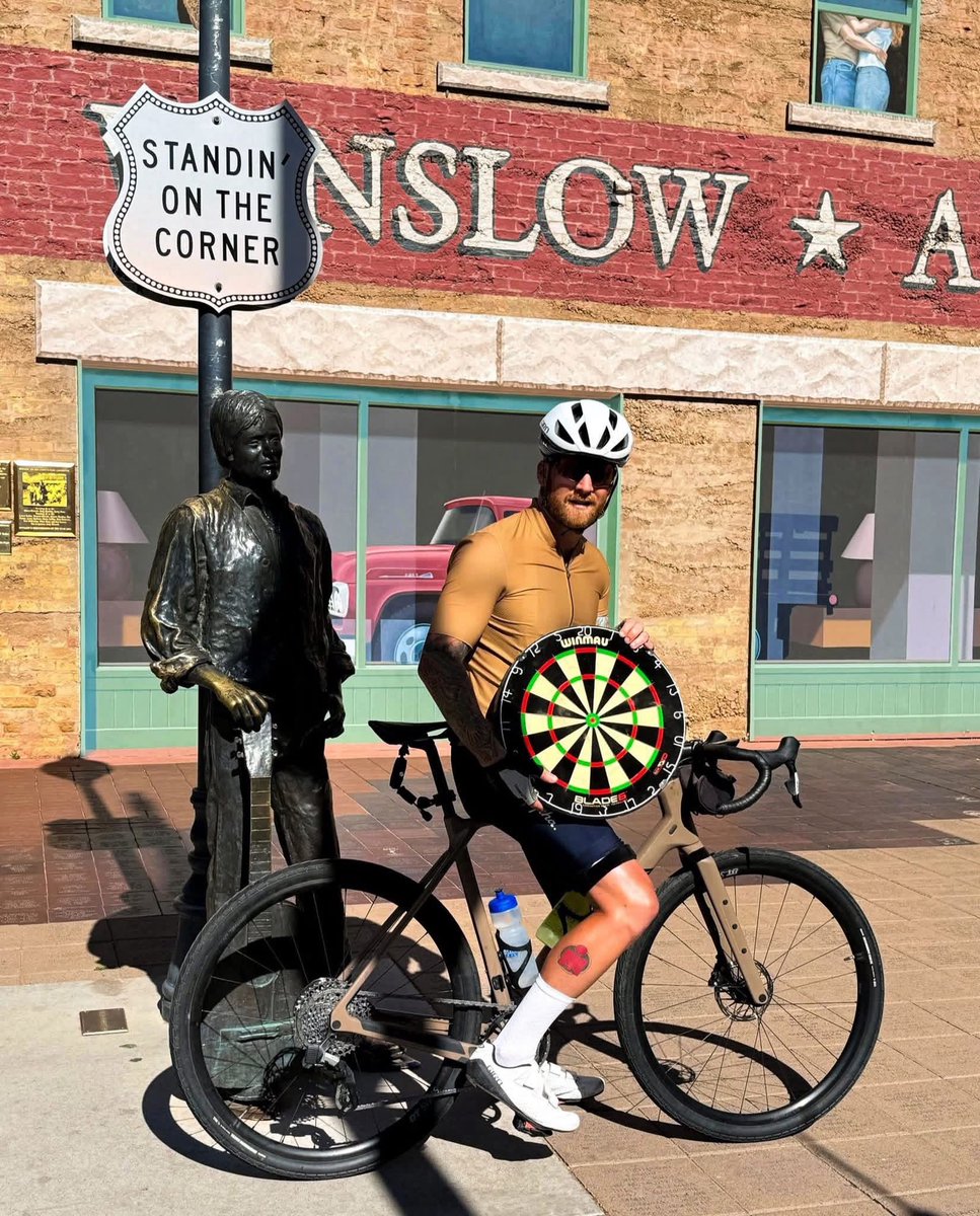 julesvandongen's tweet image. 🎶 Boris &amp;amp; I Standin' on the corner 🎯 #Eagles #easy #bikelife