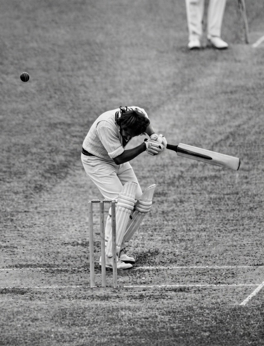 Irfanooq's tweet image. At the start of the 1974/75 Ashes, England gave Dennis Lillee a taste of his own medicine, but he and Thomson returned the favour with a dose so heavy it left lasting side effects. #CricketTwitter #Cricket #Ashes