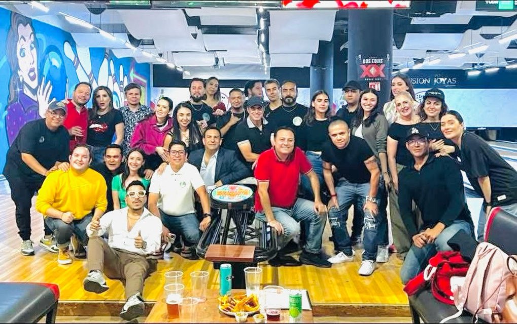 victor_deportes's tweet photo. …equipo PRODUCCION  !!! 🔥
#TelevisaUnivisionGDL @TelevisaGDL https://t.co/69cgtrYH2k