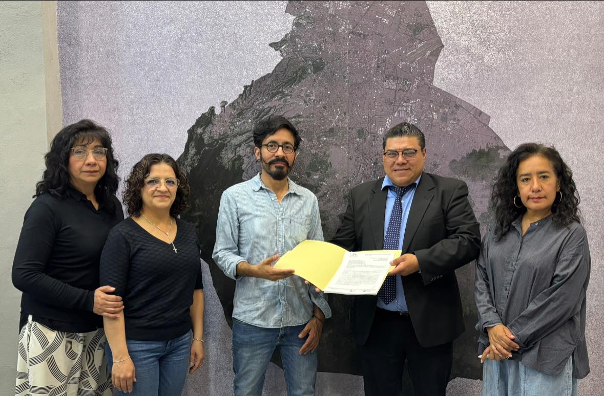 planeacioncdmx's tweet photo. El equipo del #IPDP recibió la solicitud de inclusión de la @RTP_CiudadDeMex  en la construcción del Proyecto de Plan General de Desarrollo

#RTP #CDMX #Movilidad https://t.co/yk6ecP4VCj