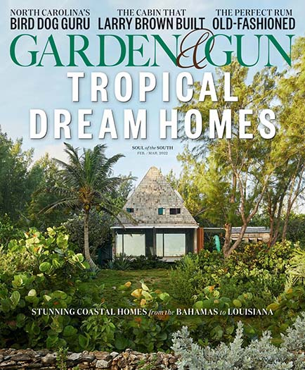 RoseofArlVA's tweet image. Magazine seen in my grocery store in #AlexandriaVa.
😍 The title is how the state is.......half #gurnreform &amp;amp; southern half, #progun.
             #GardenandGun.
