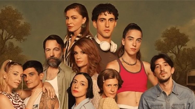 sotirischaral's tweet photo. 📺 Ποιος να μας το ‘λεγε ότι η πιο σύγχρονη, η πιο καινοτόμα και η πιο ωραία σειρά της τελευταίας 15ετίας στην ελληνική τηλεόραση θα ήταν στην ΕΡΤ, θα ήταν σε ελληνικό σενάριο και θα λεγόταν απλά «Το Παιδί»… 

#topaidi https://t.co/XAdNaGkfTr