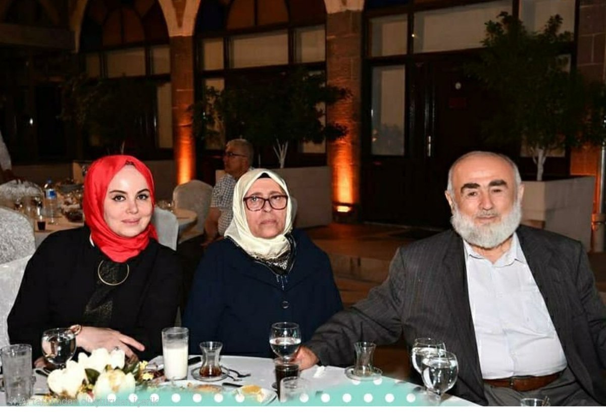 sabihagul_'s tweet photo. Yaşınız kaç olursa olsun her zaman anne ve babanızın çocuğusunuz.

Bugün biricik anneciğimin vefatının dördüncü yıldönümünü, şiddeti hic azalmayan özlem ve hasret hâlâ burnumun direğini sızlatıyor. Yanında olma, sesini bir kez daha duyma isteğim her geçen gün büyüyor. Belki de duyguların en güçlü ve sahici olanı özlemdir, kimbilir?

Fotoğraf, 29 Mayıs 2019 tarihine ait, hiç azalmayan bir hasretle ruhun şad olsun anneciğim...
#anne #ozlem #sevgi #aile #family