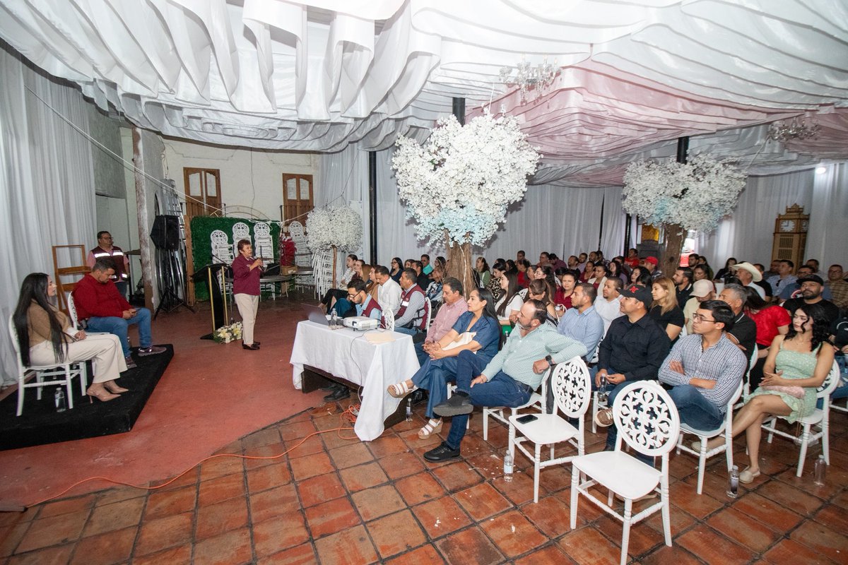 GarciaGaray_L's tweet photo. ¡#SantiagoPapasquiaro es territorio de la 4T!
Exitosa asamblea informativa sostuvimos, donde pudimos compartir los mecanismos de unidad del pasado consejo nacional, en todo nuestro estado, la estructura se fortalece para respaldar el proyecto de nuestra Presidenta @Claudiashein. ¡La organización es nuestra mayor fuerza!
