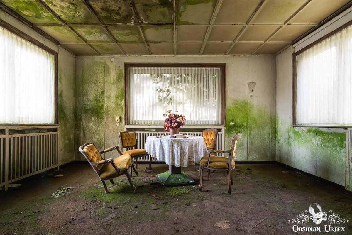 ObsidianUrbex's tweet image. Throwback to 1970s East Germany before the Berlin Wall fell. This old hotel was frozen in time, rotting from abandonment. Only photos remain; now it is demolished. More photos and history at obsidianurbexphotography.com/leisure/low-bu… #EastGermany #AbandonedPlaces #Photography