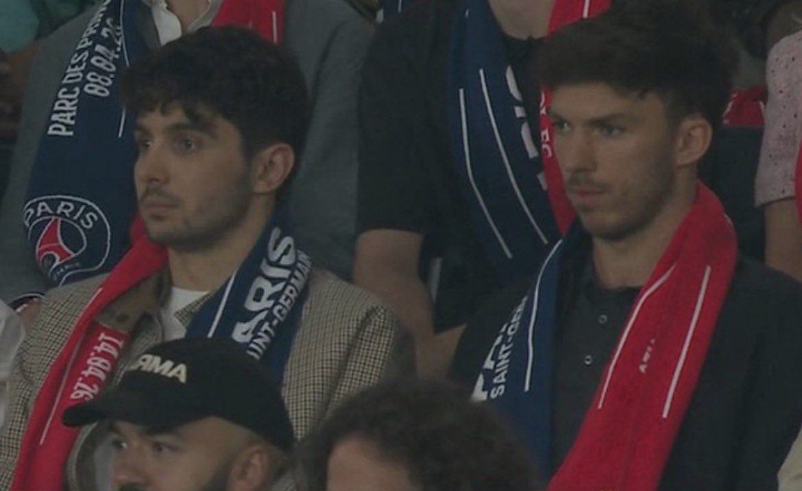 stepontheGASly's tweet photo. they look so unhappy 😭😭 https://t.co/azVKP9onKD