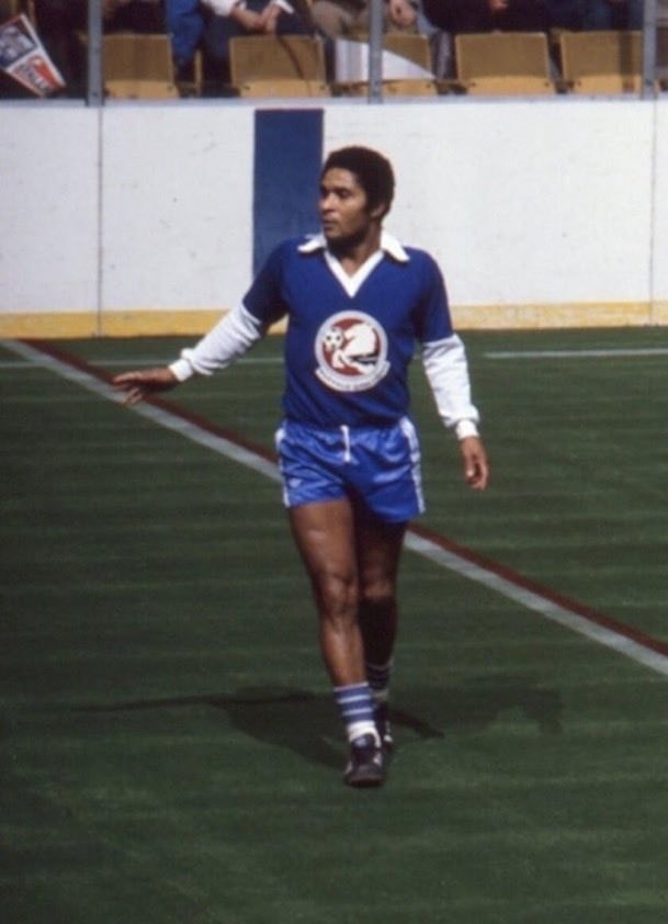 Lo de Eusébio en el fútbol norteamericano.