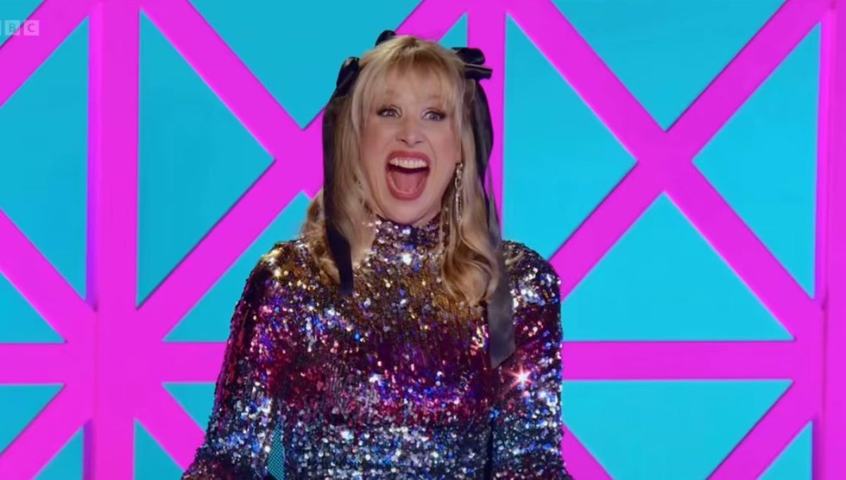 sooflayed's tweet image. amy when she sees anyone #taskmaster