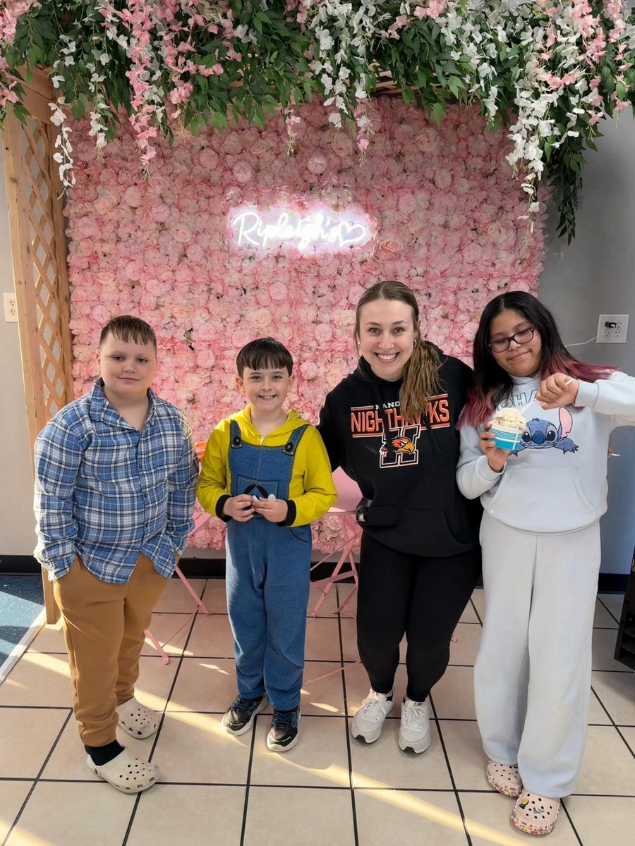 DelanyColgan's tweet photo. Had such a fun time being a guest scooper at Ripleigh’s Creamery for our PTO fundraiser! 🍦 https://t.co/sLfvQPyz2J