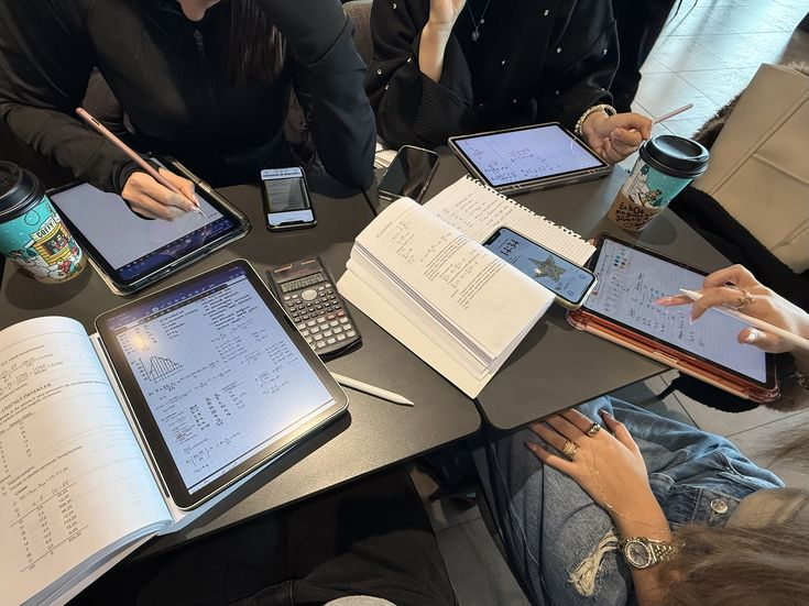 madeleine✶ tweet media