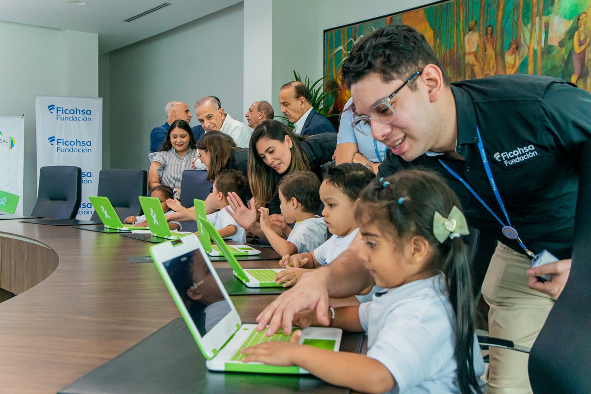 Fundación Ficohsa y CEAL firman alianza para fortalecer Centros Educativos de Tecnología en Honduras.
Nota completa 👇
acortar.link/6vfuaw

#fundacion #Alianza #tecnologia #Honduras