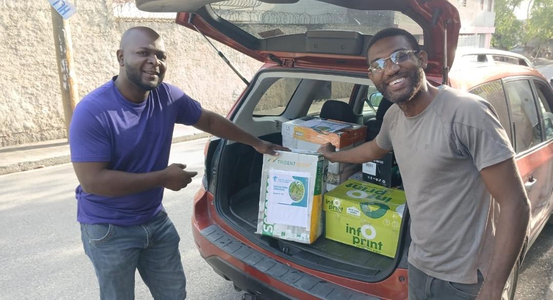 PISLMCSIDS's tweet photo. From Port-au-Prince to Cap-Haïtien 🚌🇭🇹, Haiti is on the move—committed to delivering its samples to the University of the West Indies for testing 🔬📦.

The shipment follows the hosting of the national soil sampling survey where 163 soil samples were collected. https://t.co/0lfY2d6i9j