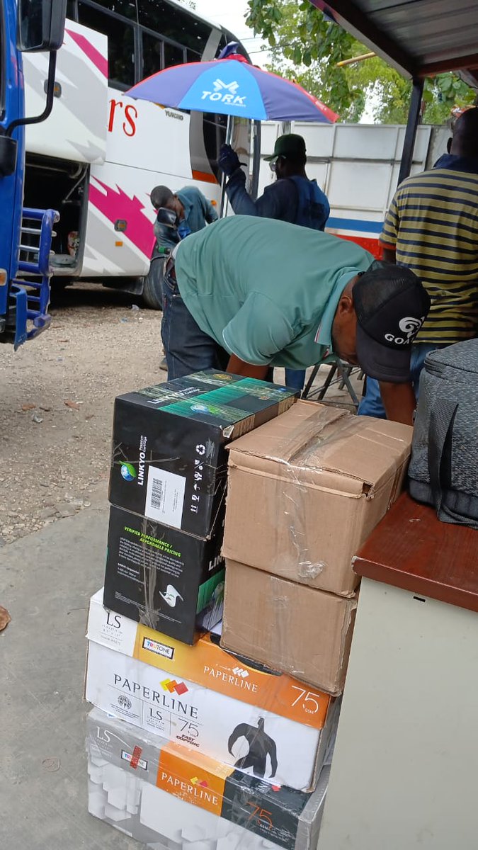 PISLMCSIDS's tweet photo. From Port-au-Prince to Cap-Haïtien 🚌🇭🇹, Haiti is on the move—committed to delivering its samples to the University of the West Indies for testing 🔬📦.

The shipment follows the hosting of the national soil sampling survey where 163 soil samples were collected. https://t.co/0lfY2d6i9j