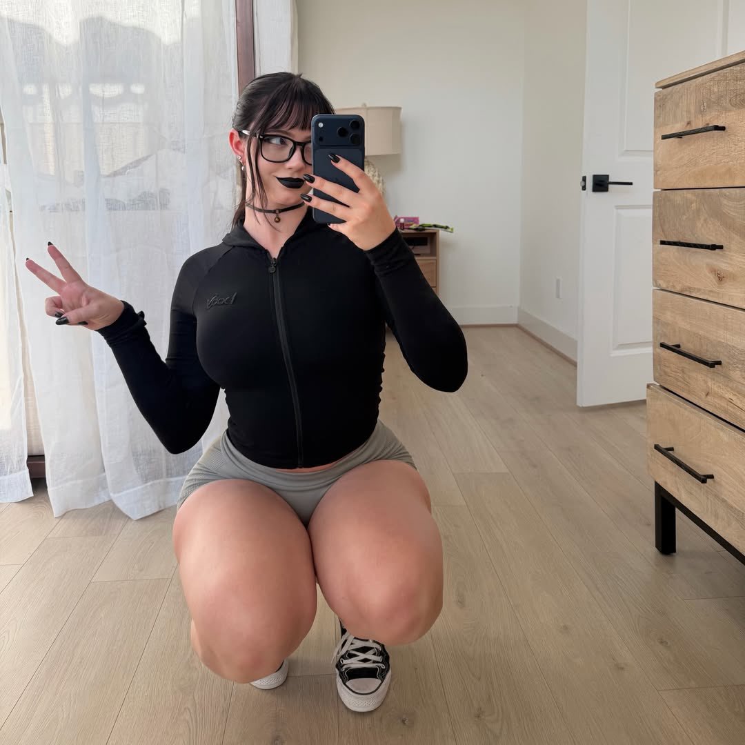 Lora Jane tweet media